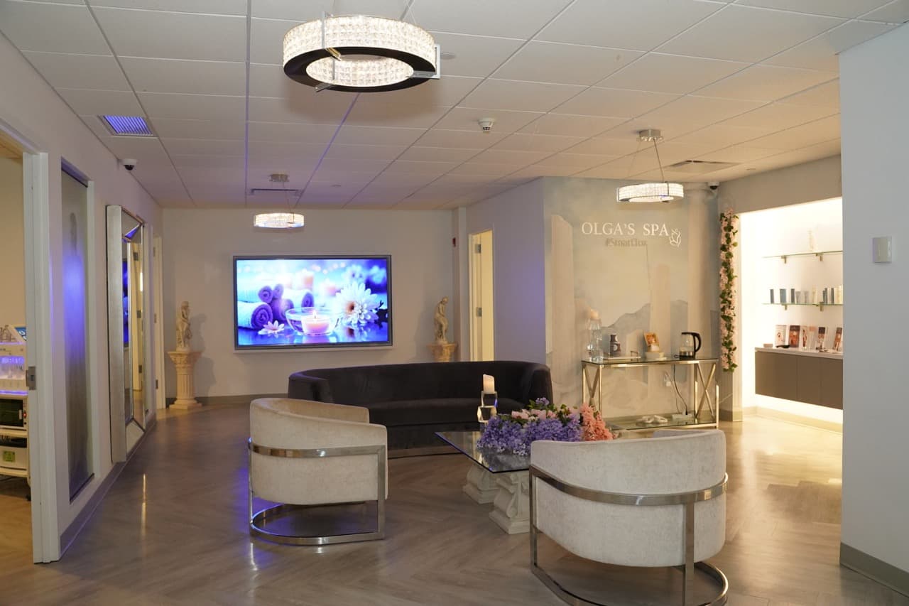 Sala lounge para miembros en Skin and Self Med Spa en White Plains, NY