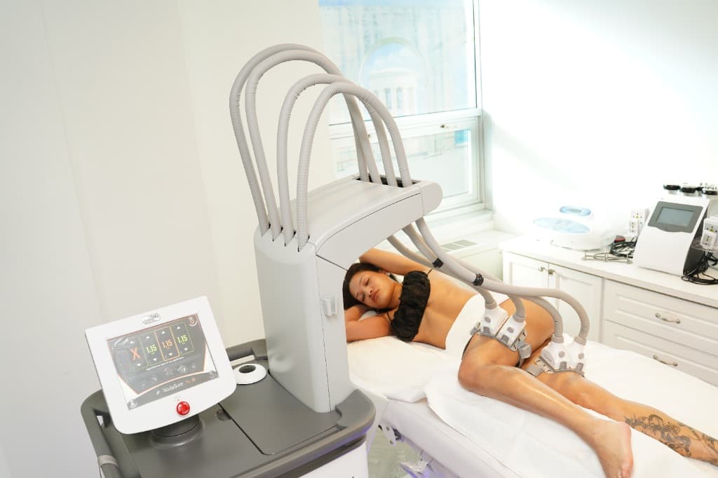 SculpSure laser body contouring machine in use